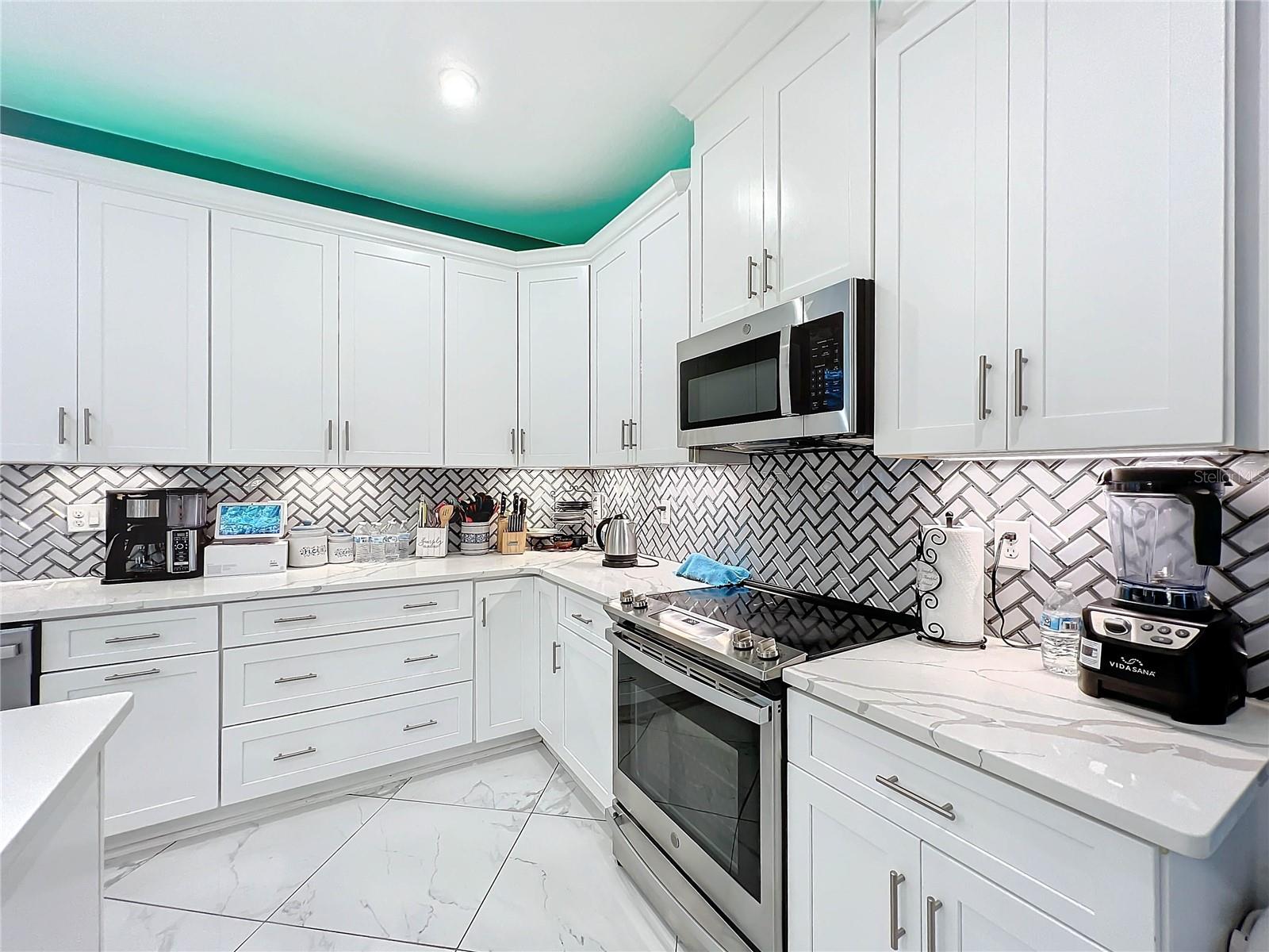 365 NASSAU AVE, LAKE WALES, FL, 33853