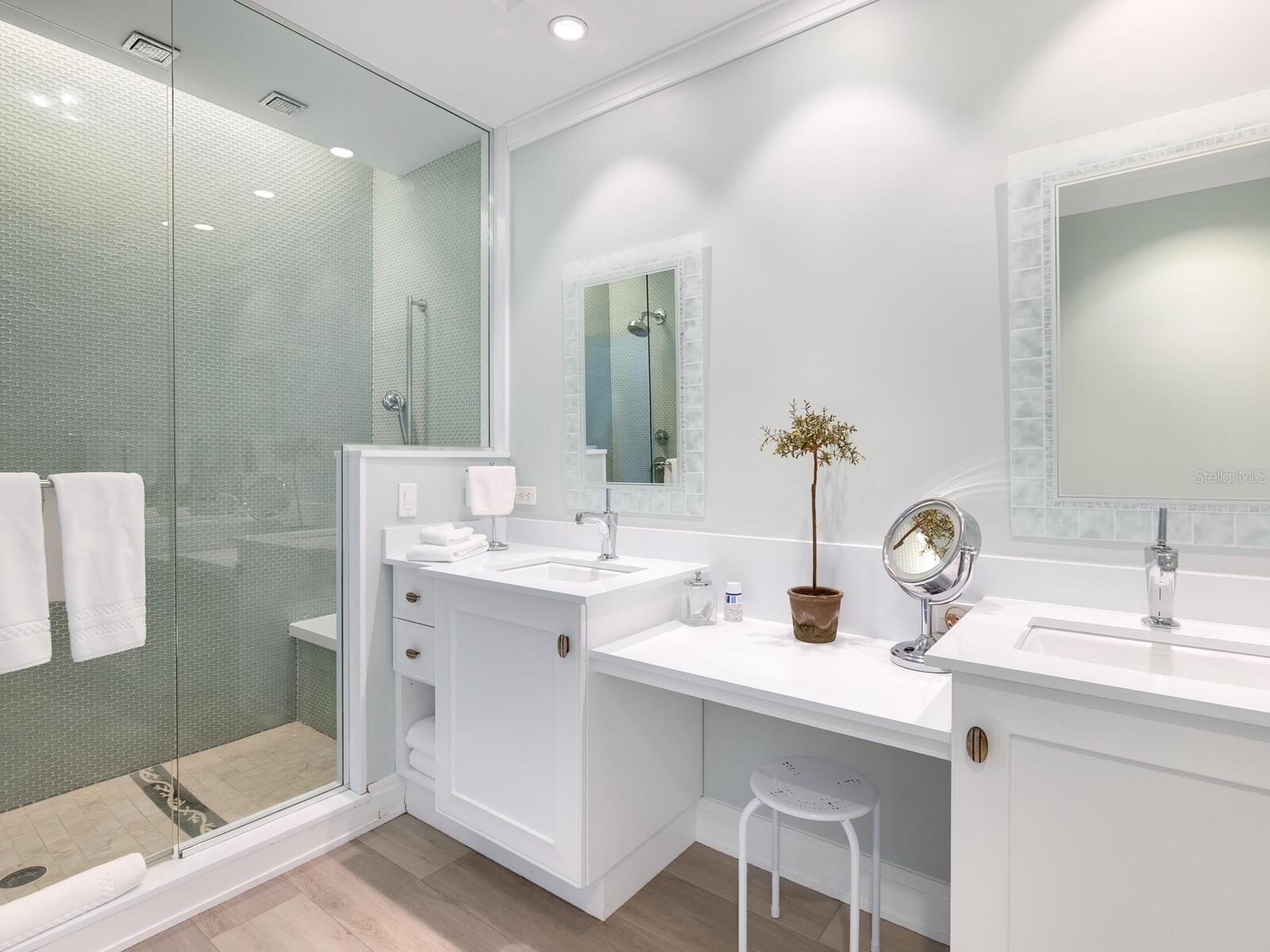 915 SEASIDE DR #407, SARASOTA, FL, 34242