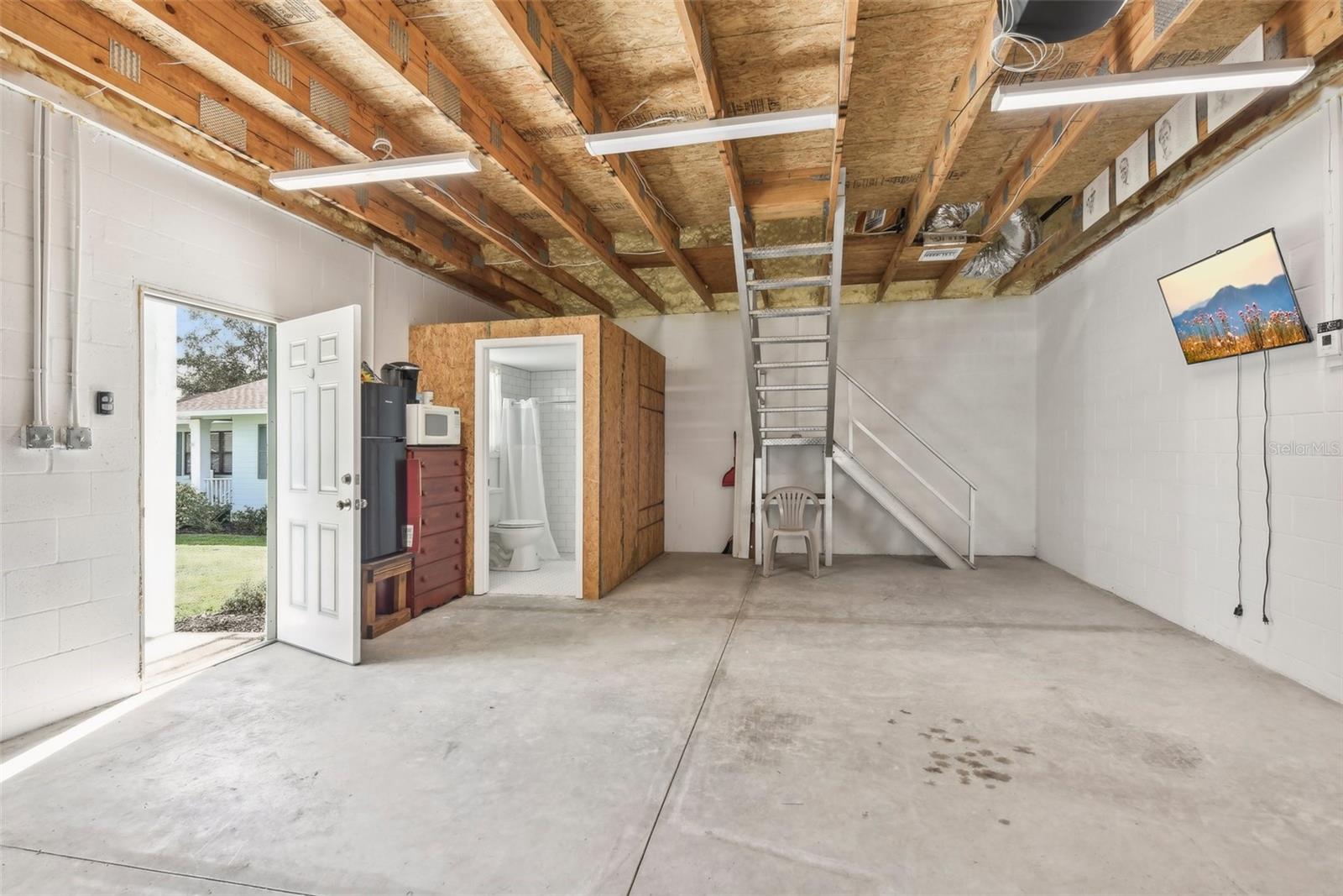 580 PAGE LN, MOUNT DORA, FL, 32757