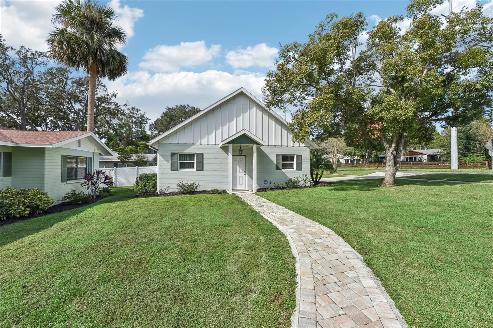 580 PAGE LN, MOUNT DORA, FL, 32757