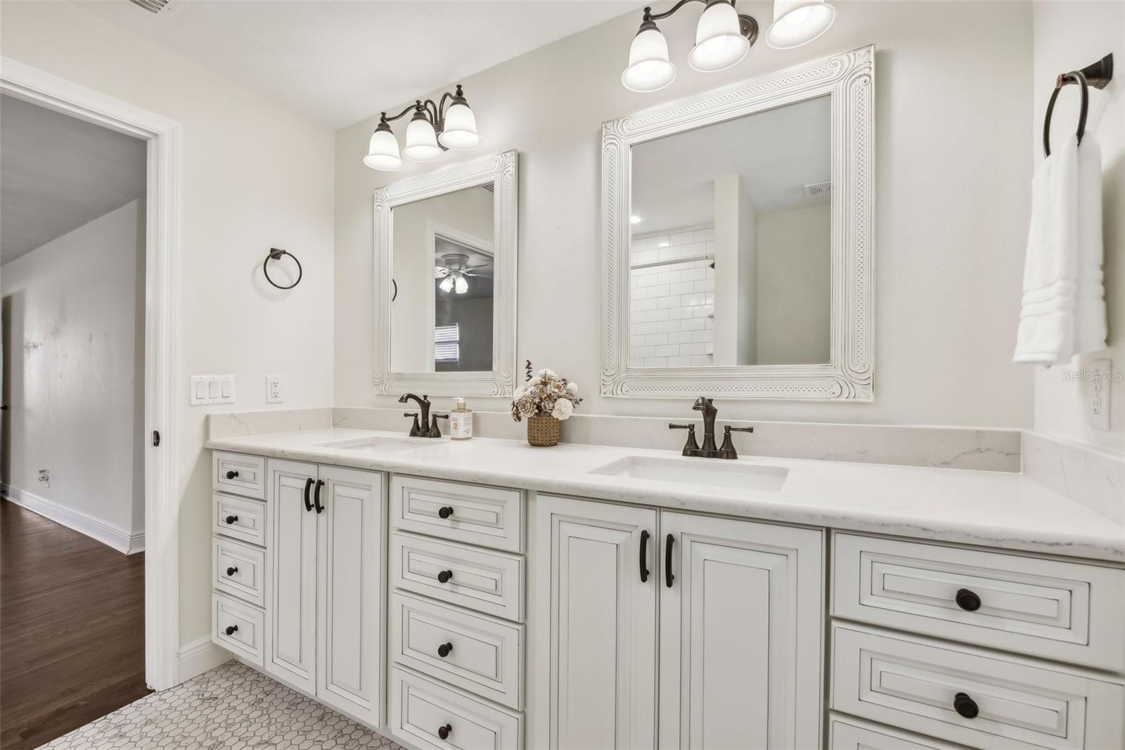 580 PAGE LN, MOUNT DORA, FL, 32757