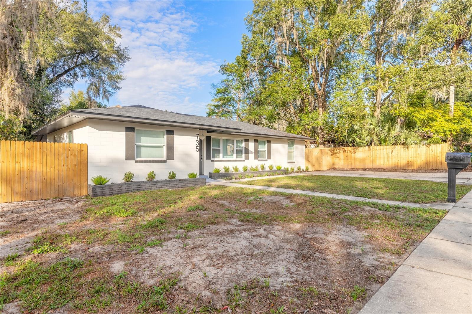 735 E CAROLINA AVE, DELAND, FL, 32724