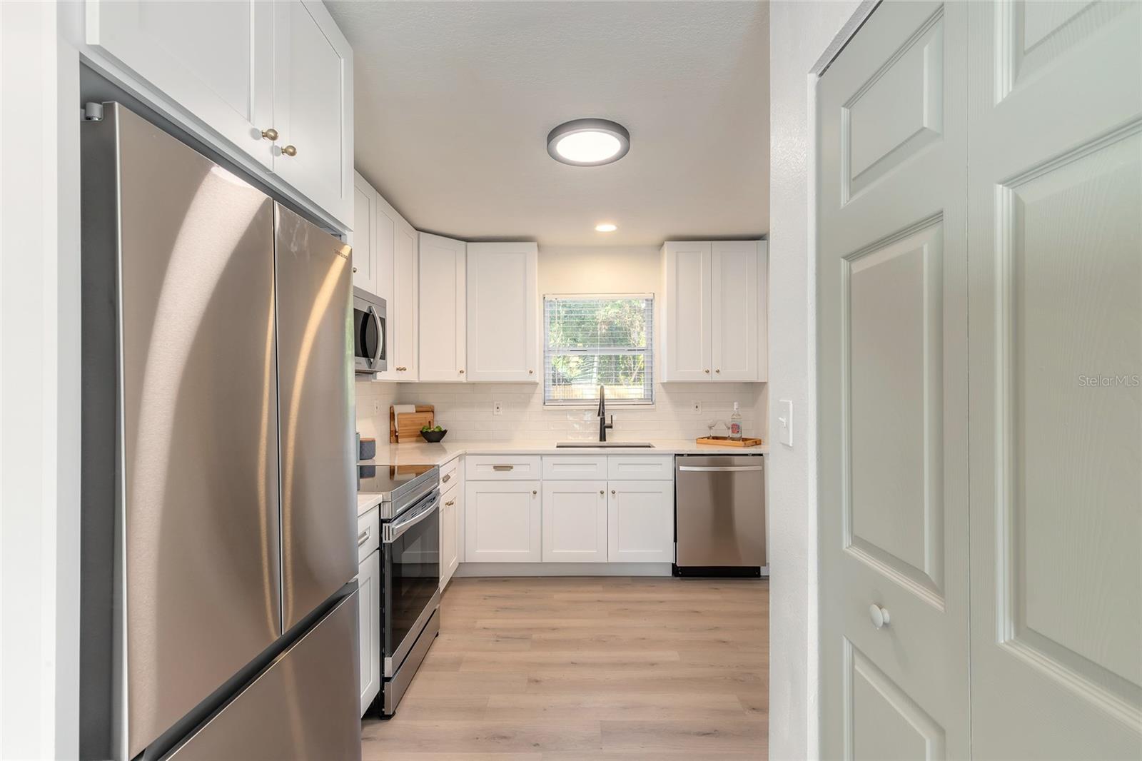 735 E CAROLINA AVE, DELAND, FL, 32724