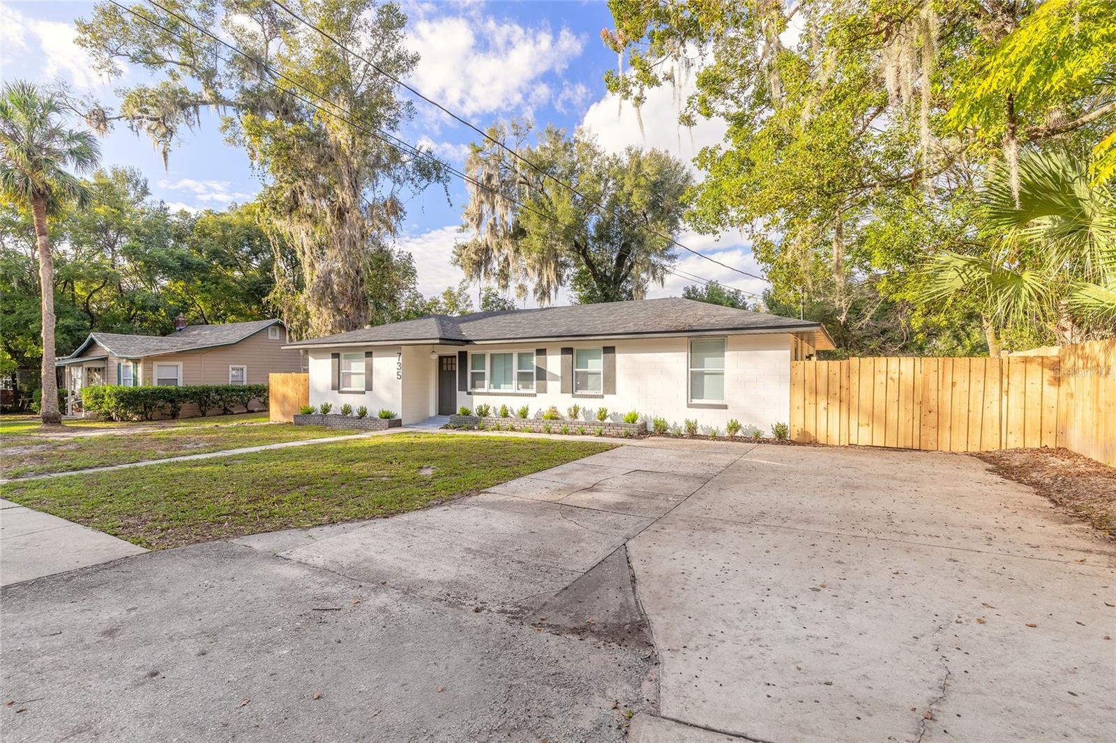 735 E CAROLINA AVE, DELAND, FL, 32724