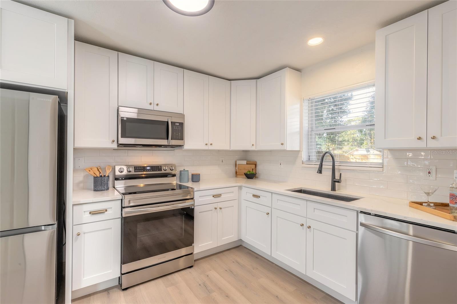 735 E CAROLINA AVE, DELAND, FL, 32724