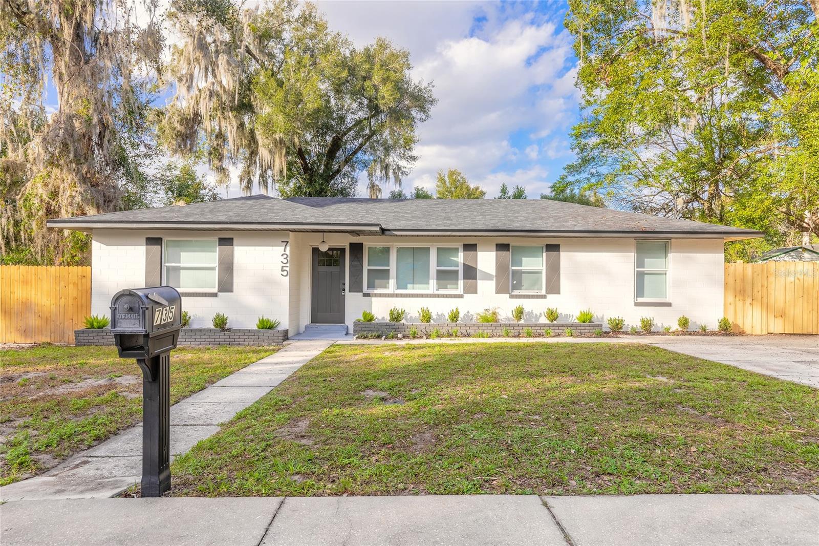 735 E CAROLINA AVE, DELAND, FL, 32724
