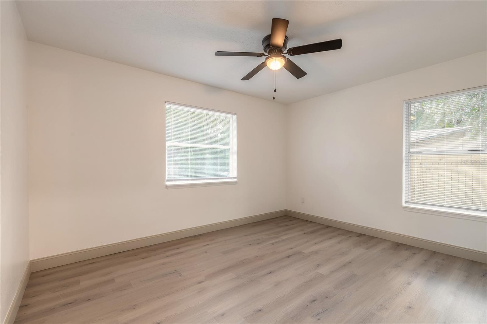 735 E CAROLINA AVE, DELAND, FL, 32724