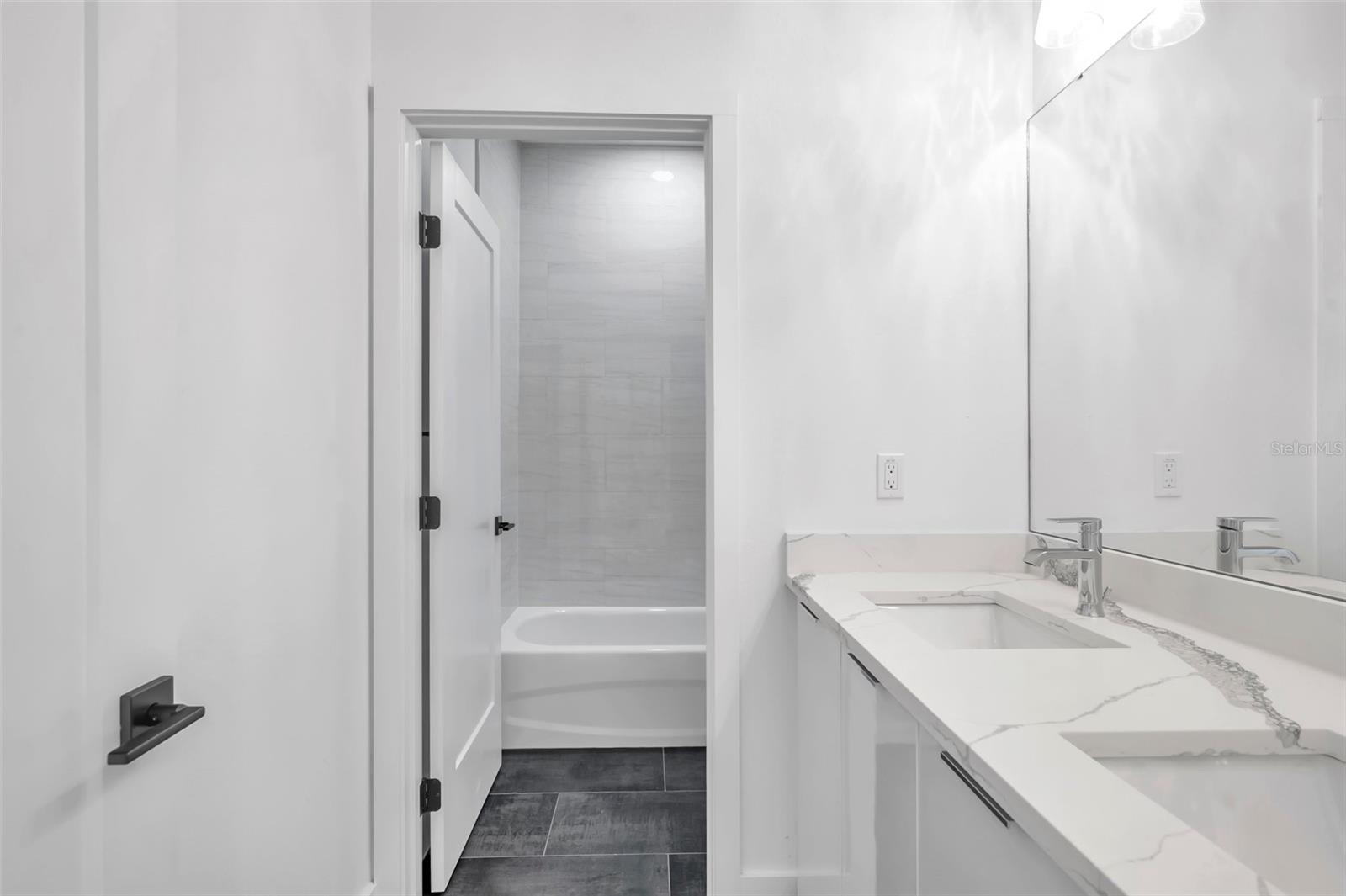 2608 W COLUMBUS DR #3, TAMPA, FL, 33607