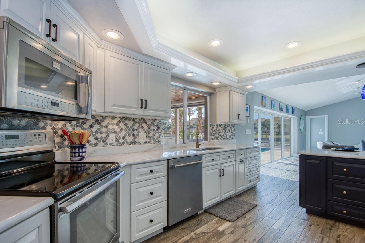 2773 SEABREEZE DR S, GULFPORT, FL, 33707