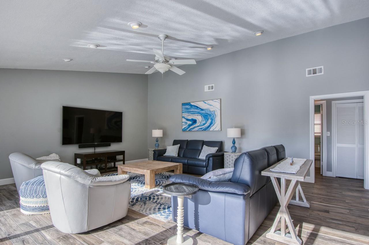 2773 SEABREEZE DR S, GULFPORT, FL, 33707