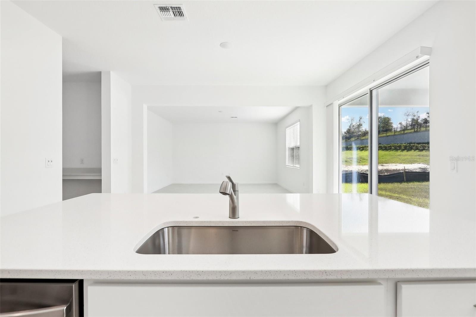 27472 BLACK KITE AVE, HOWEY IN THE HILLS, FL, 34737