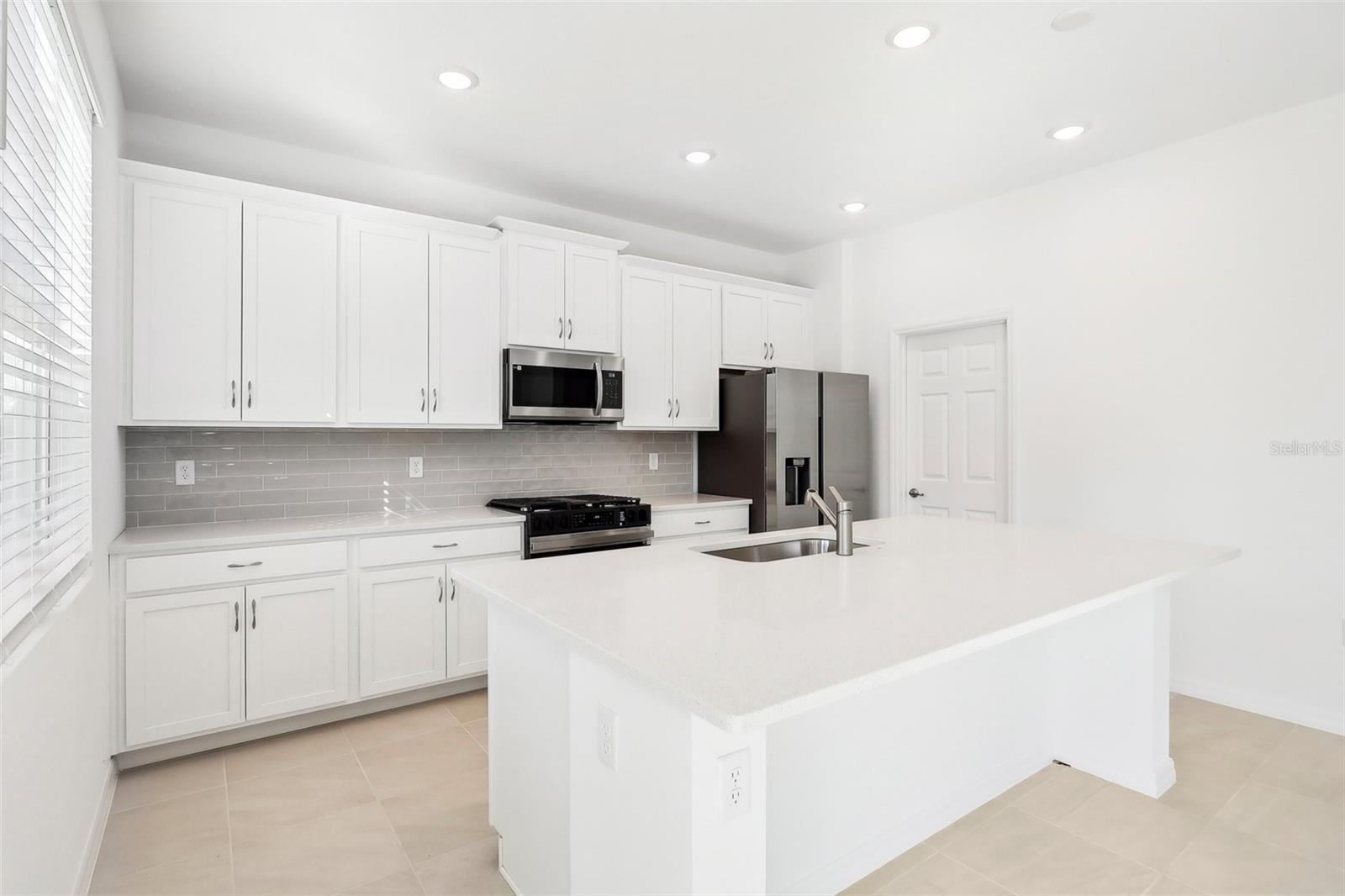 27472 BLACK KITE AVE, HOWEY IN THE HILLS, FL, 34737