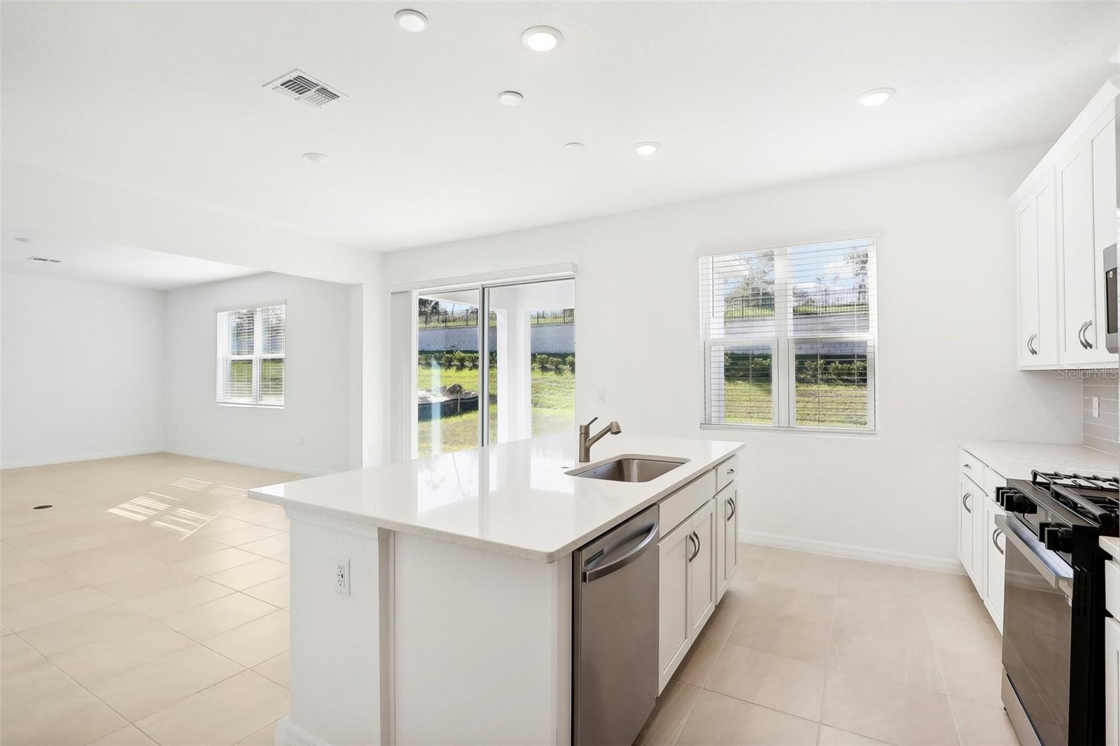 27472 BLACK KITE AVE, HOWEY IN THE HILLS, FL, 34737