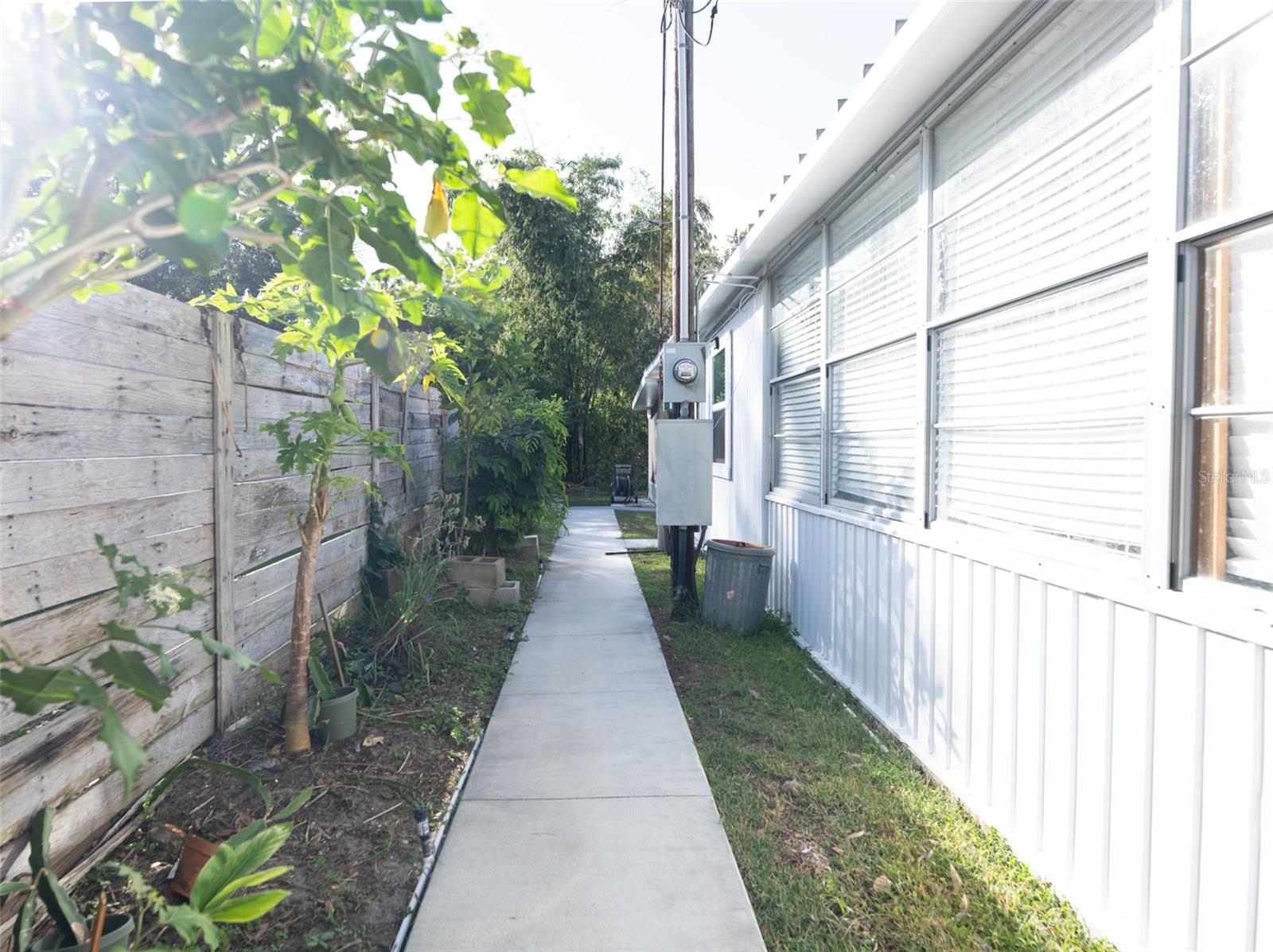 13349 WOODLAND DR, ASTATULA, FL, 34705
