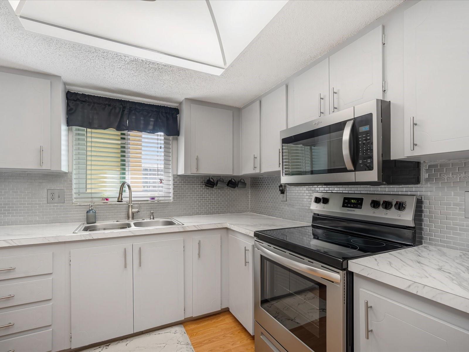 3572 LAKE BAYSHORE DR #207 BLDG K, BRADENTON, FL, 34205