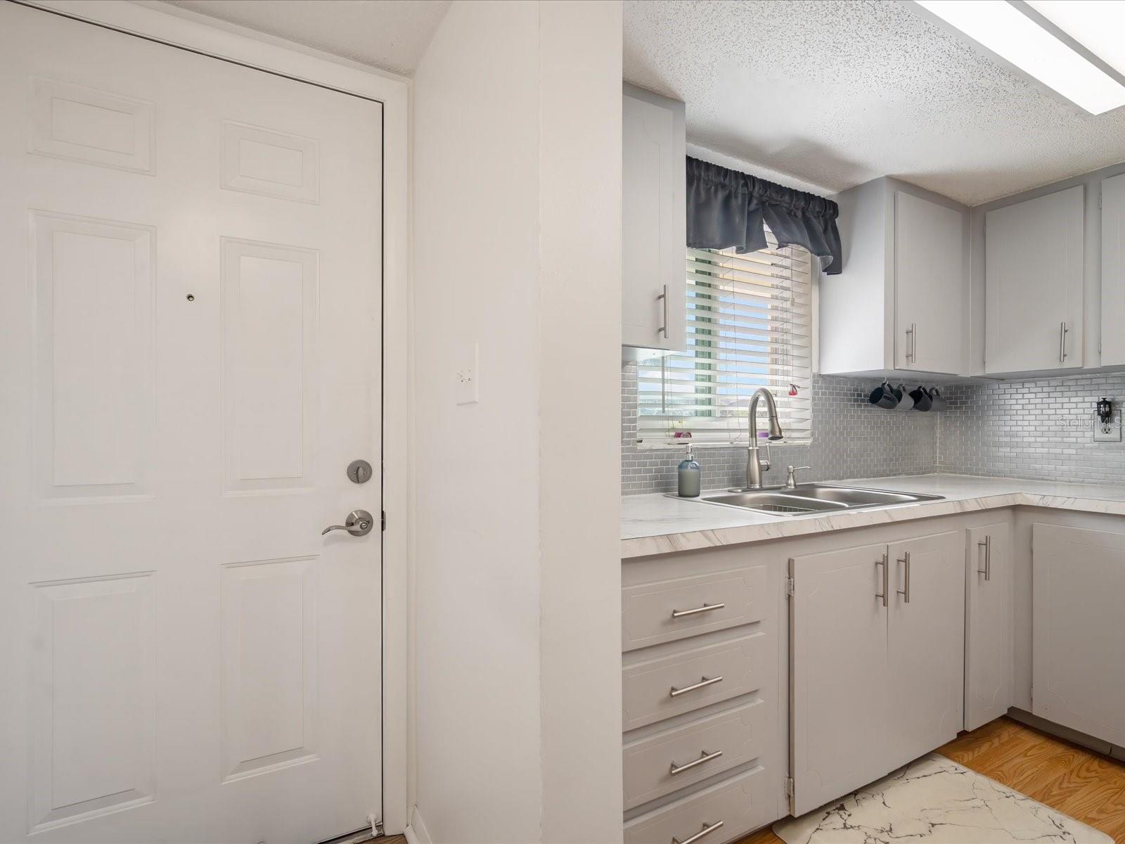 3572 LAKE BAYSHORE DR #207 BLDG K, BRADENTON, FL, 34205