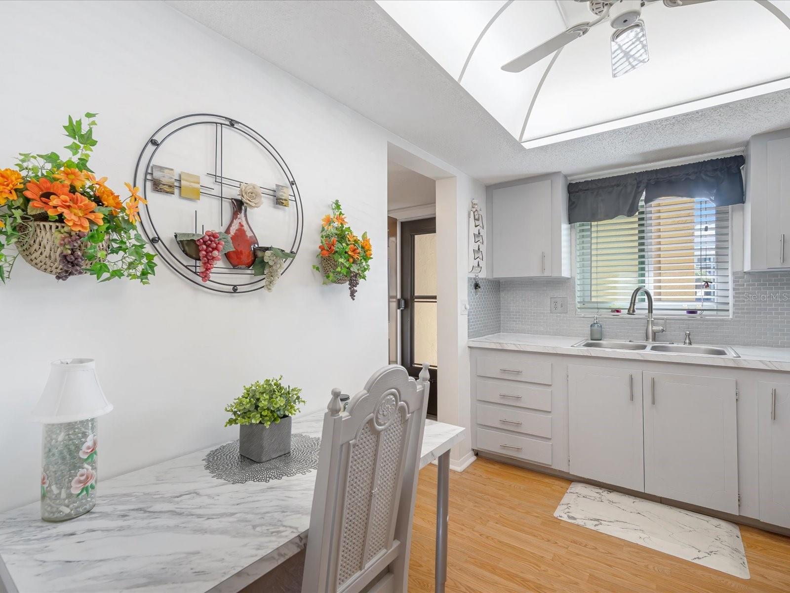 3572 LAKE BAYSHORE DR #207 BLDG K, BRADENTON, FL, 34205