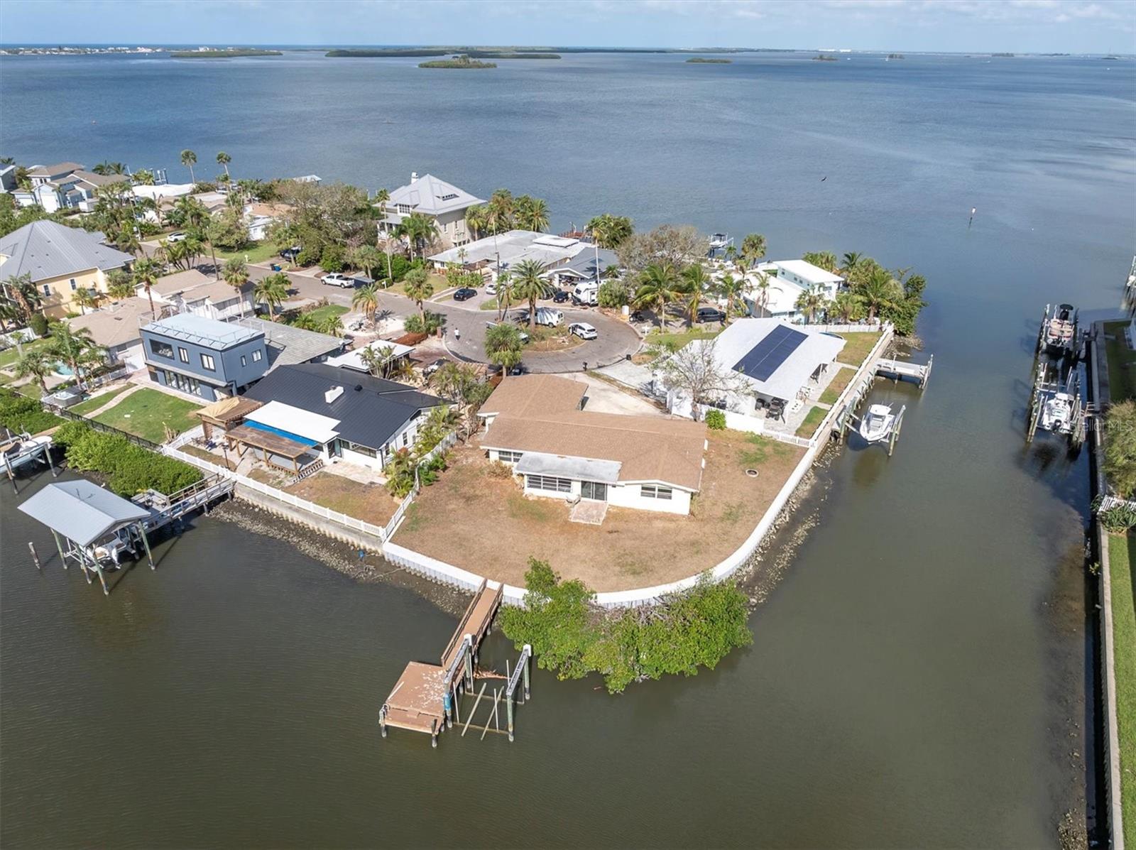 1863 VENETIAN POINT DR, CLEARWATER, FL, 33755