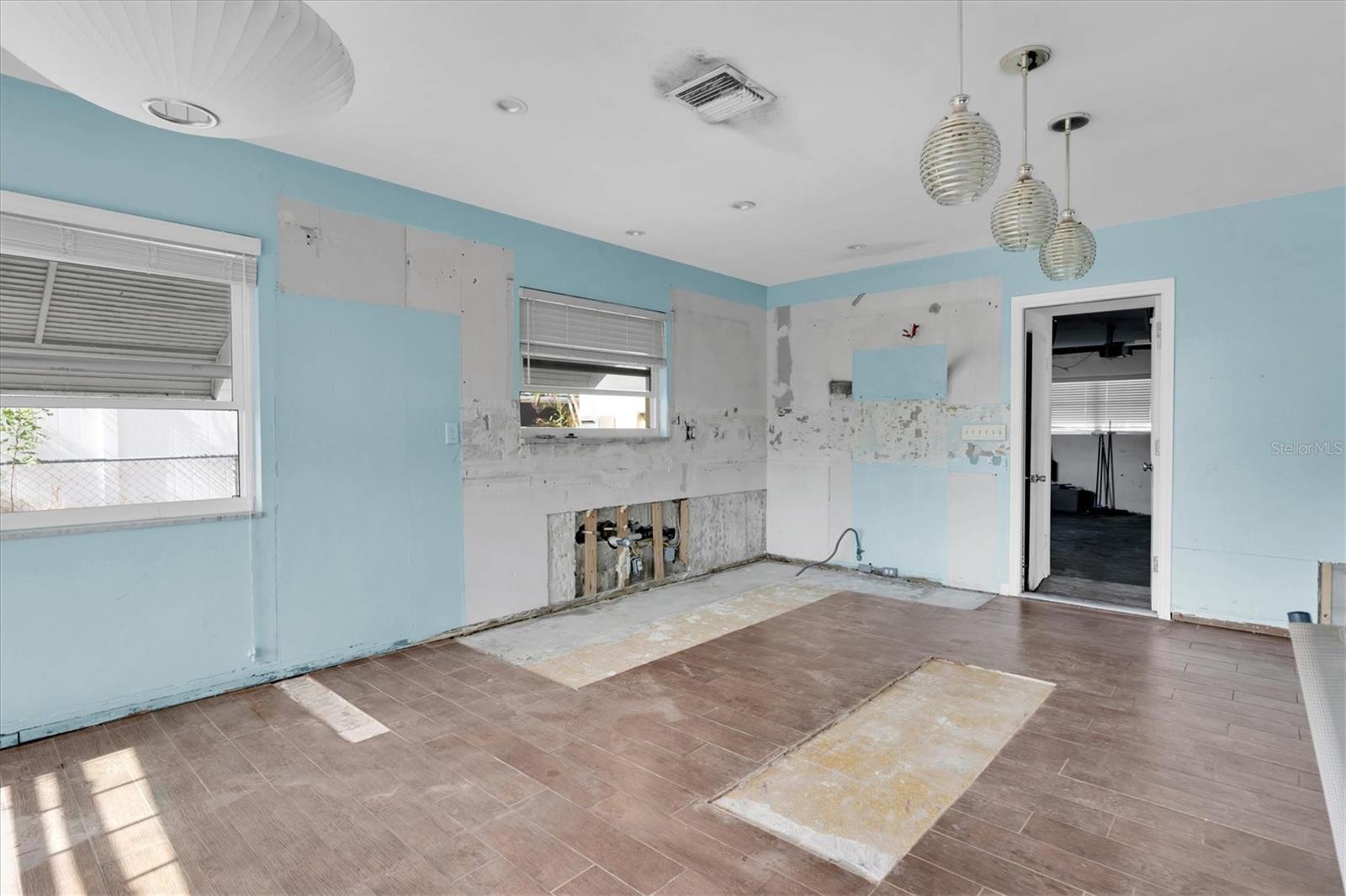 1863 VENETIAN POINT DR, CLEARWATER, FL, 33755