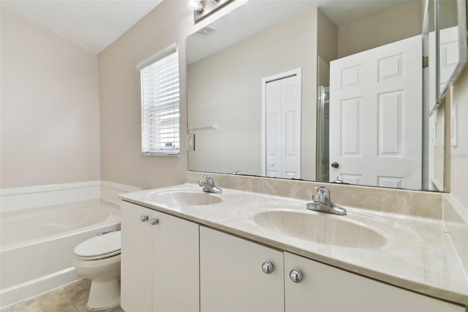 11438 CRESTLAKE VILLAGE DR, RIVERVIEW, FL, 33569