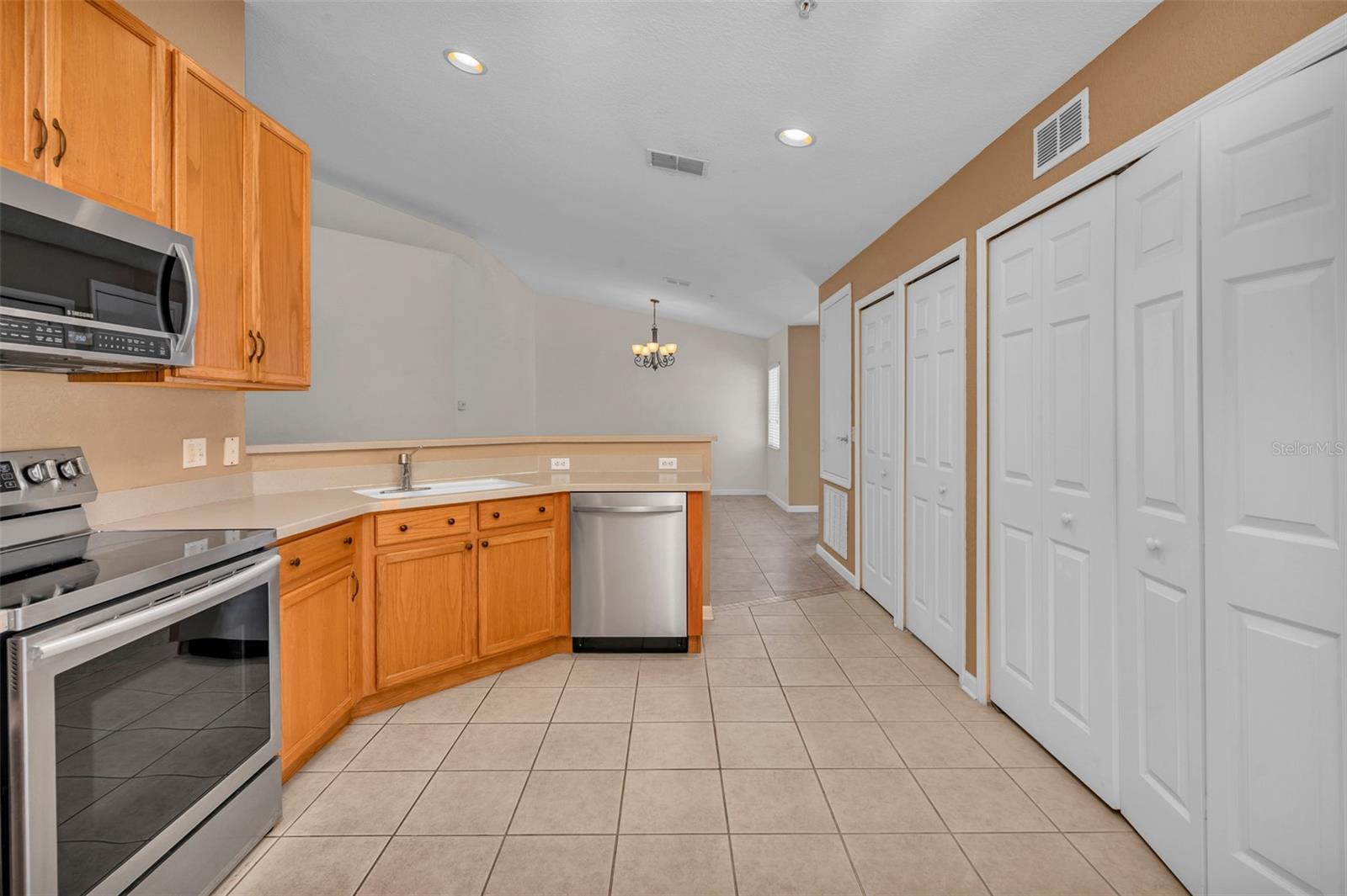 2847 METRO SEVILLA DR #105, ORLANDO, FL, 32835