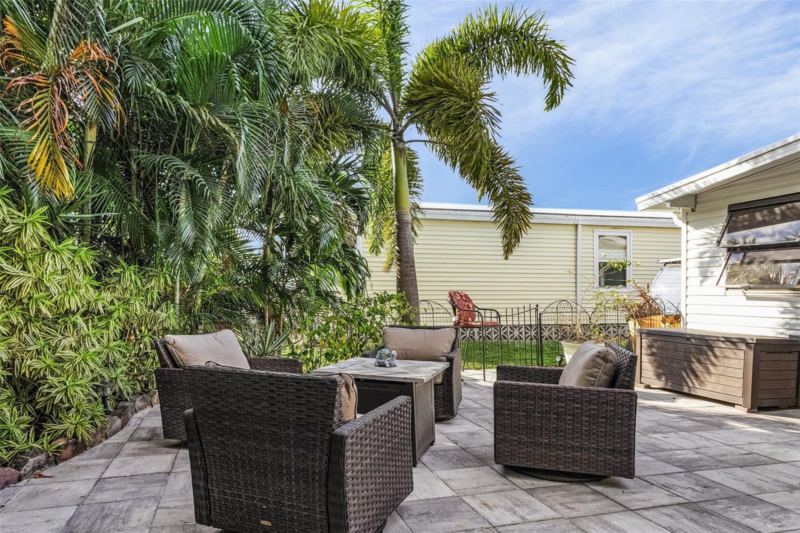 9092 FLAMINGO CIR, NORTH FORT MYERS, FL, 33903