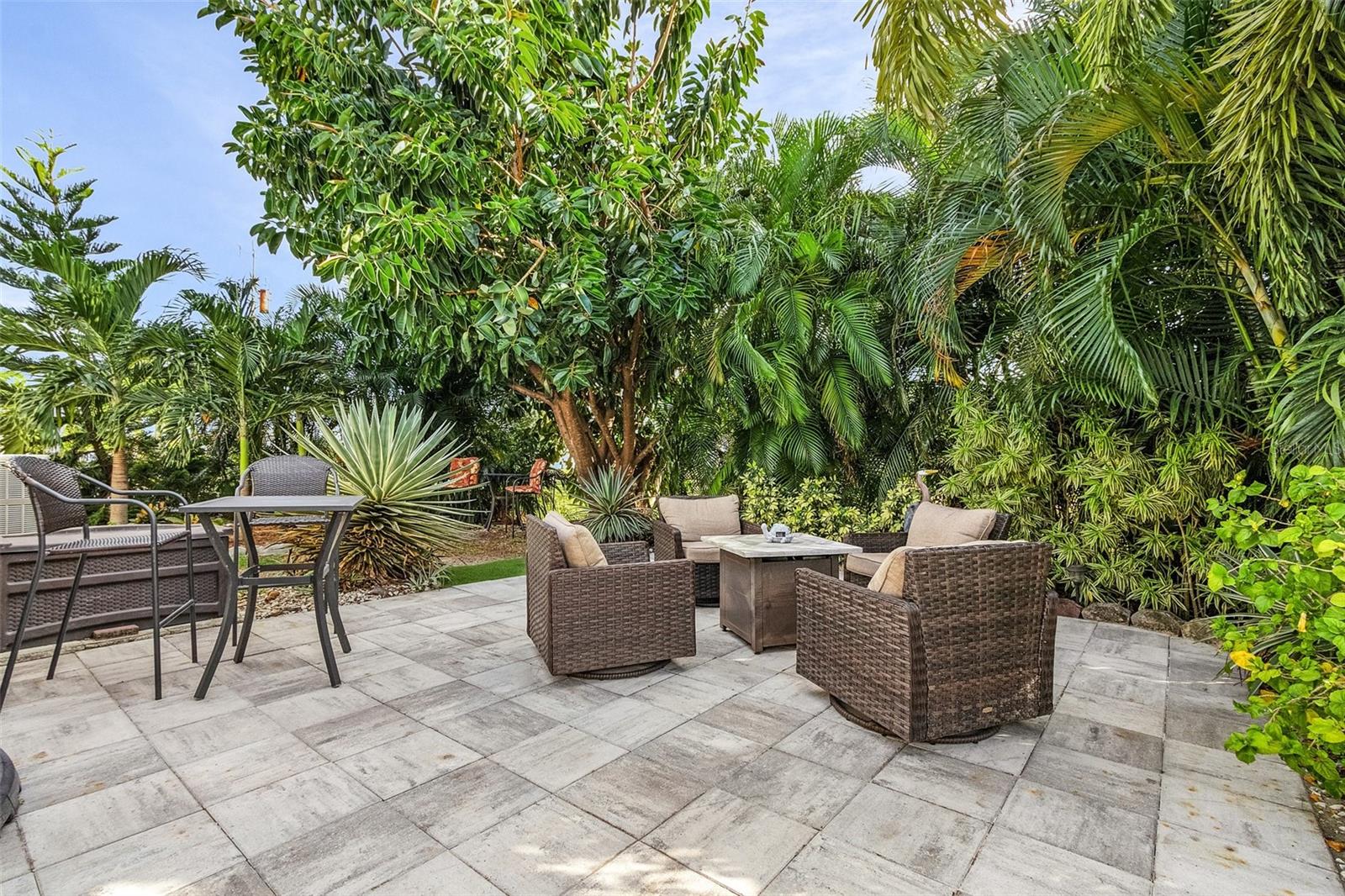 9092 FLAMINGO CIR, NORTH FORT MYERS, FL, 33903