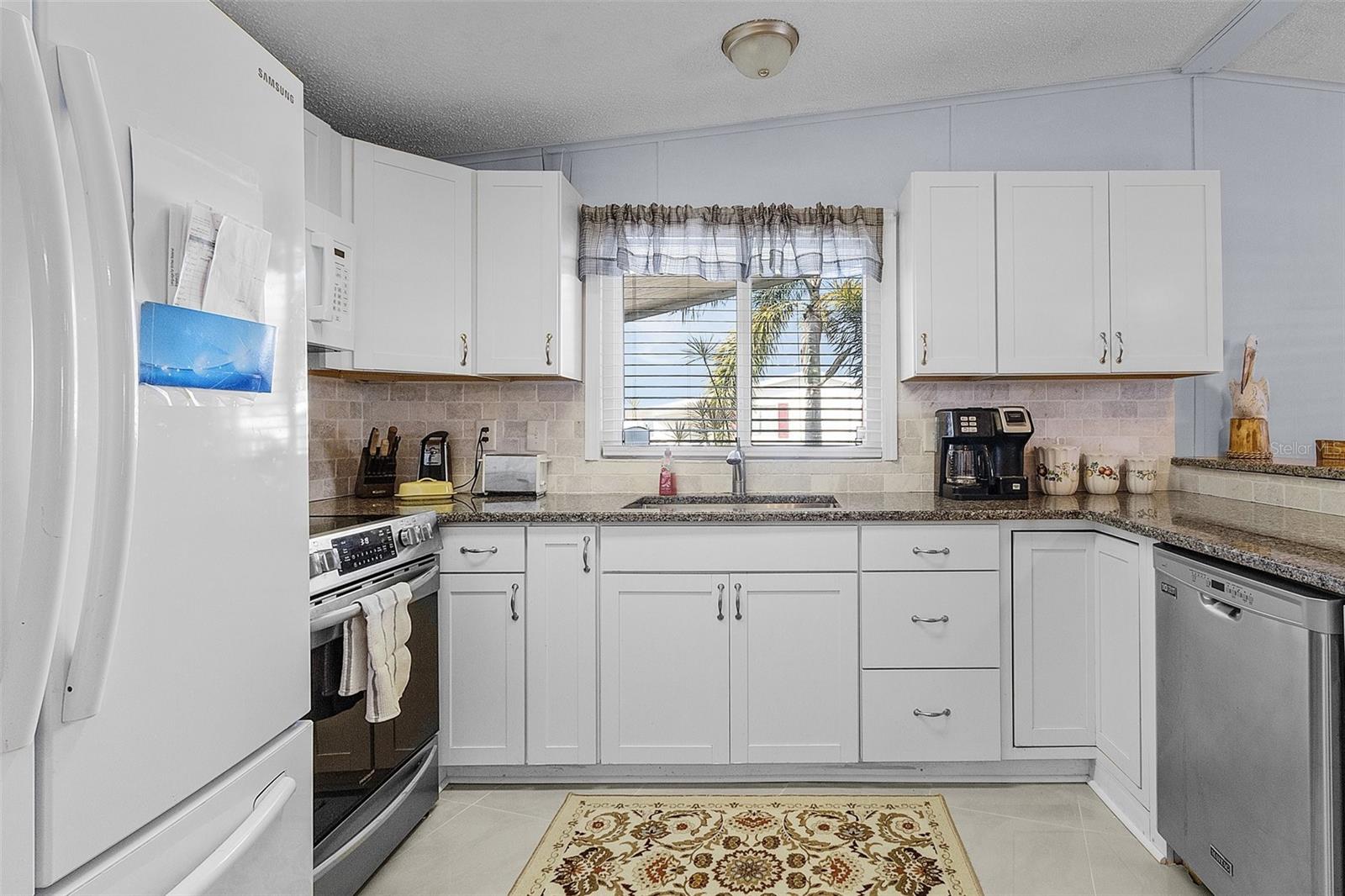 9092 FLAMINGO CIR, NORTH FORT MYERS, FL, 33903