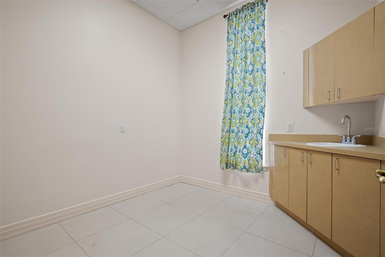 3730 TAMPA RD #3730-B, PALM HARBOR, FL, 34684