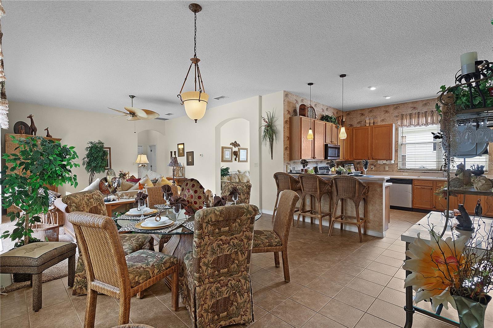 4912 SAWGRASS LAKE CIR, LEESBURG, FL, 34748