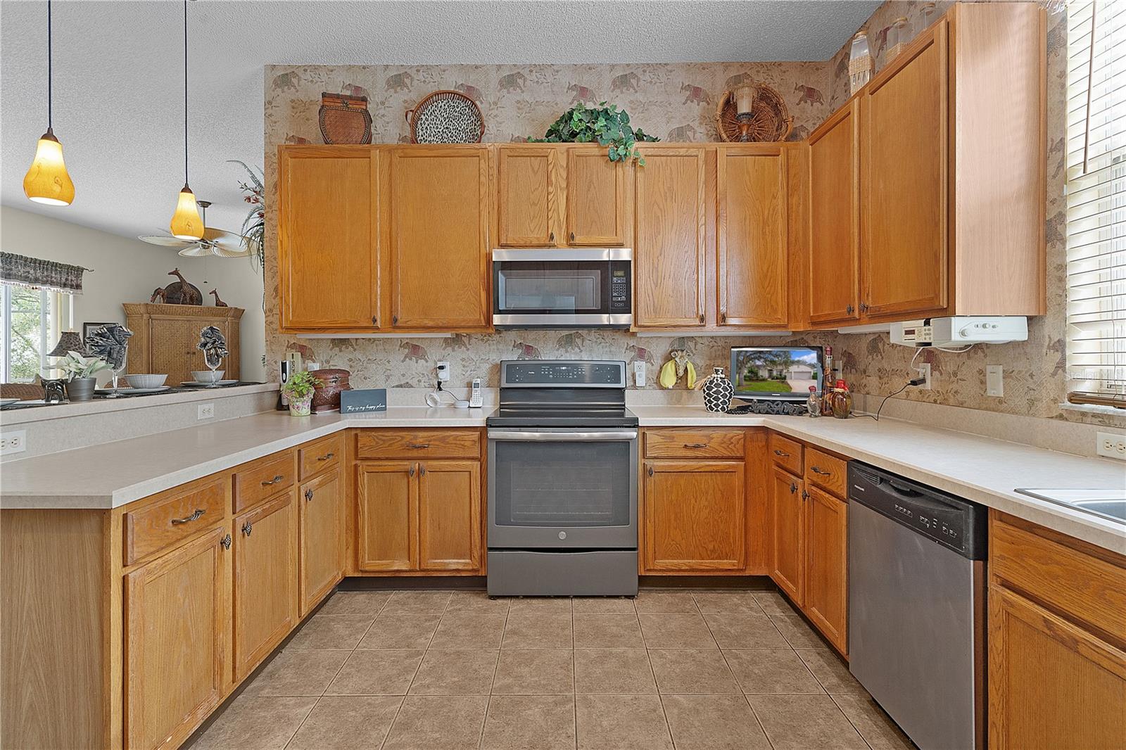 4912 SAWGRASS LAKE CIR, LEESBURG, FL, 34748