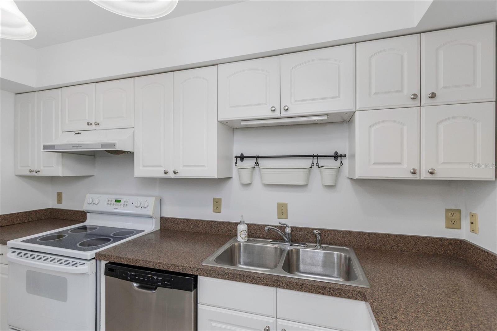 1960 LAKEWOOD CLUB DR S #2B, ST PETERSBURG, FL, 33712