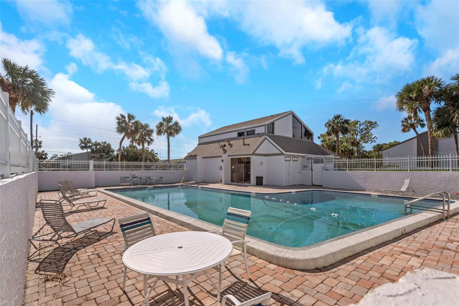 1960 LAKEWOOD CLUB DR S #2B, ST PETERSBURG, FL, 33712