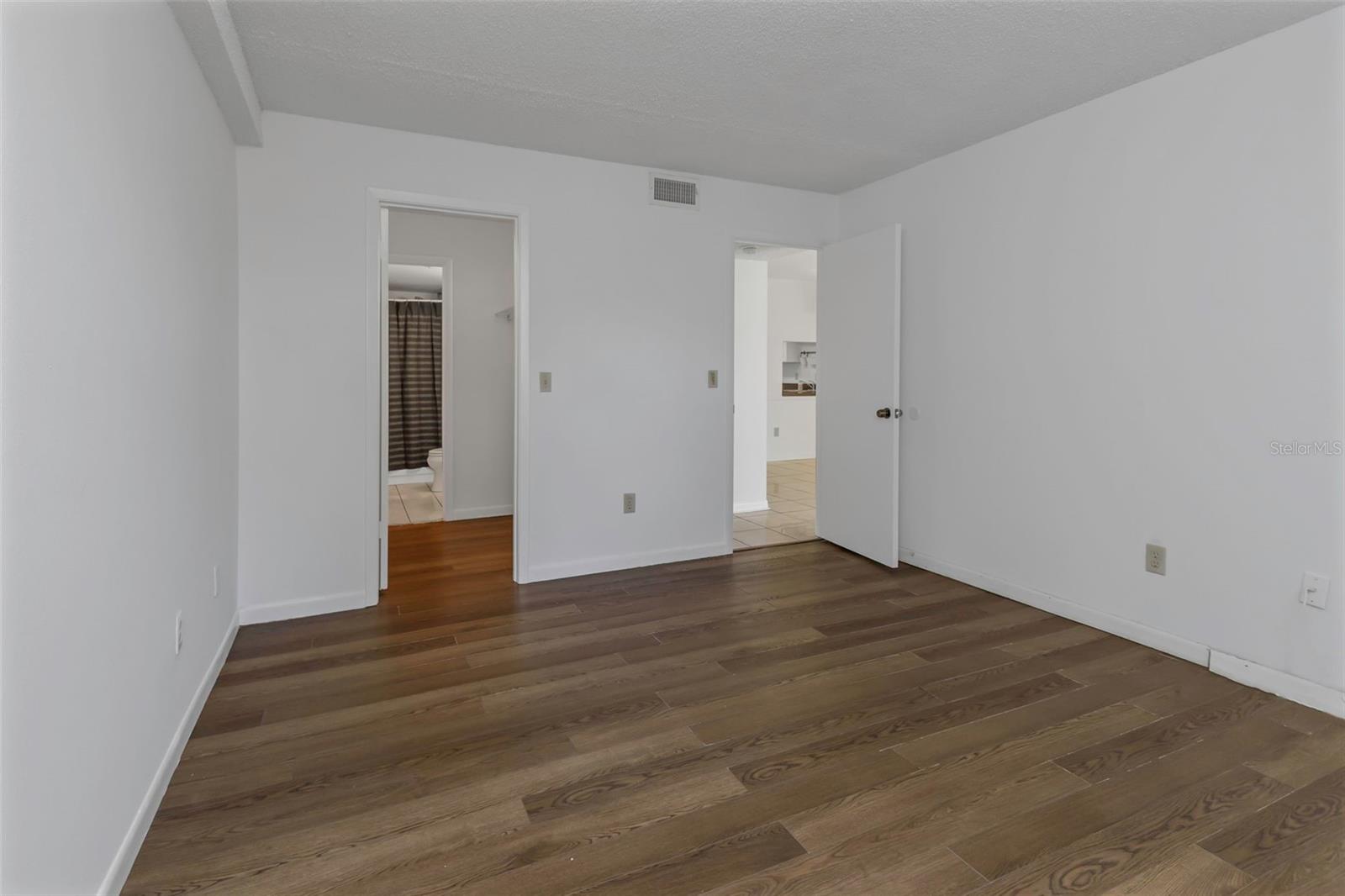 1960 LAKEWOOD CLUB DR S #2B, ST PETERSBURG, FL, 33712