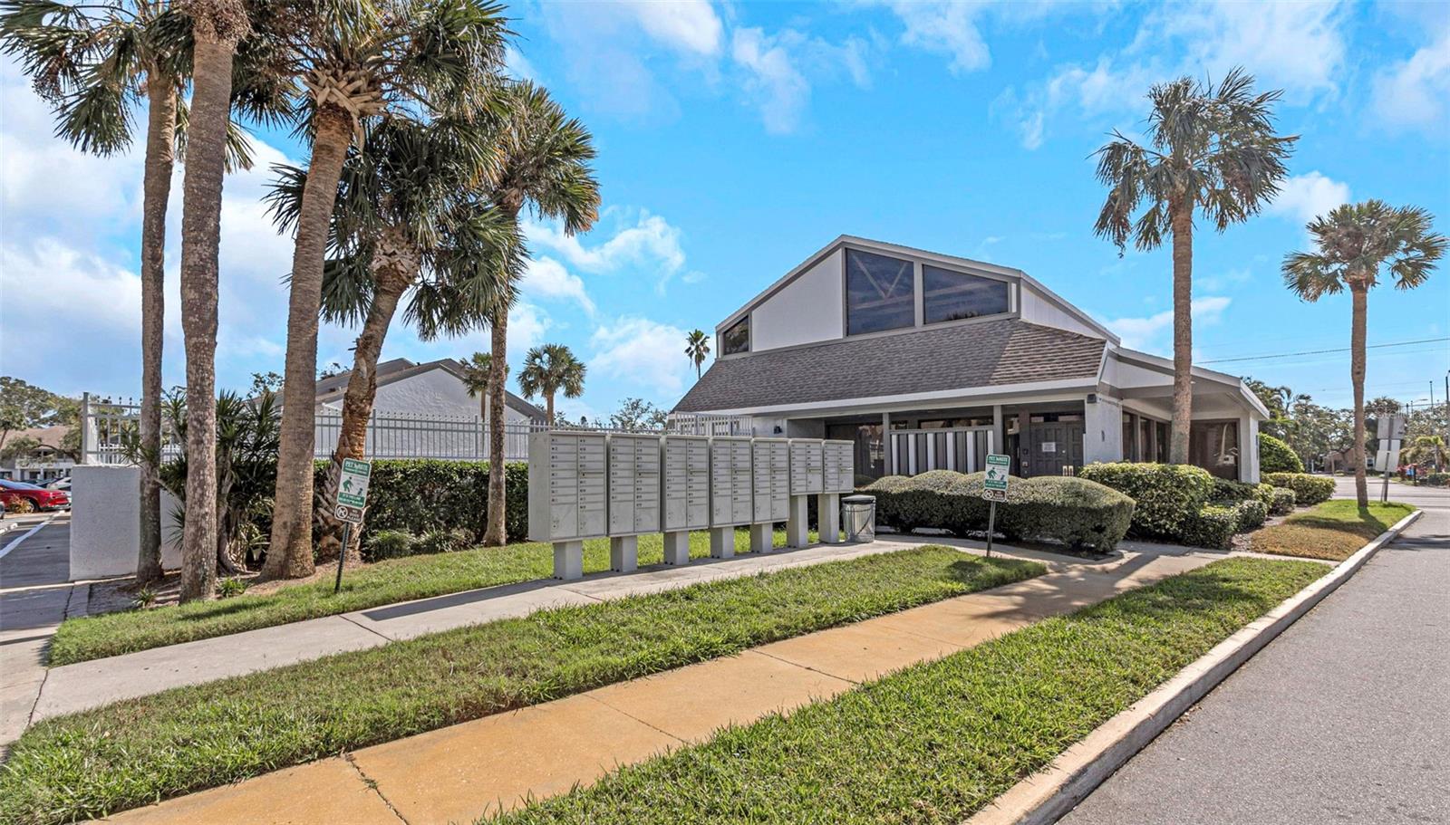 1960 LAKEWOOD CLUB DR S #2B, ST PETERSBURG, FL, 33712