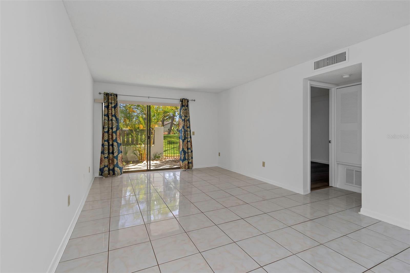 1960 LAKEWOOD CLUB DR S #2B, ST PETERSBURG, FL, 33712