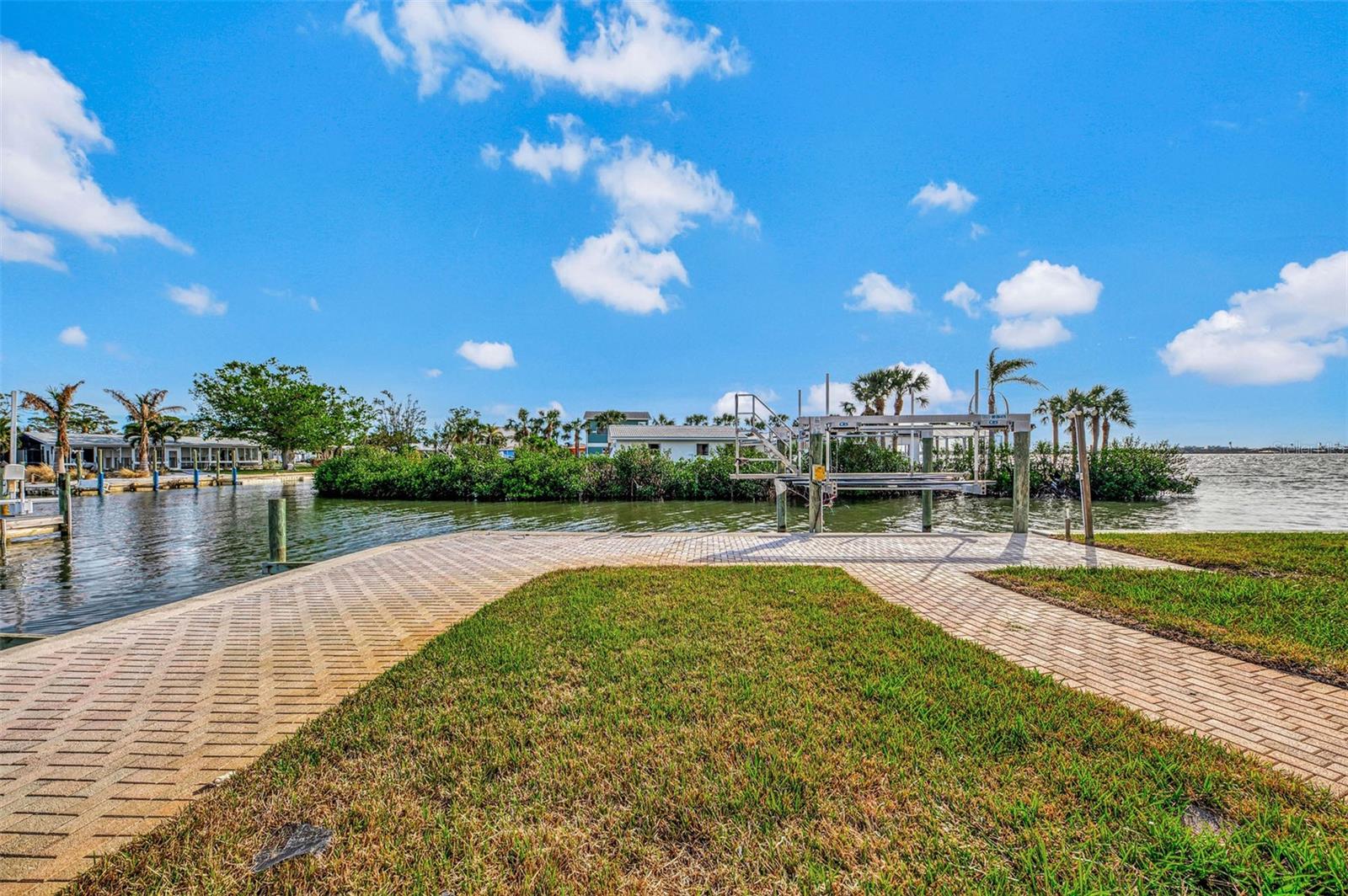 300 NORTH DR, ENGLEWOOD, FL, 34223