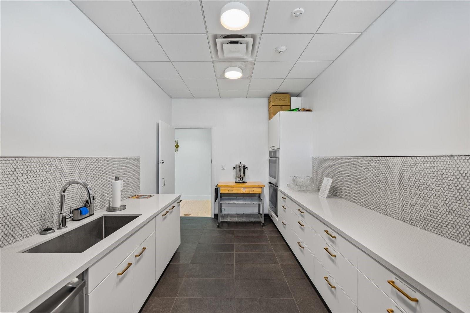 2401 BAYSHORE BLVD #410 & 510, TAMPA, FL, 33629