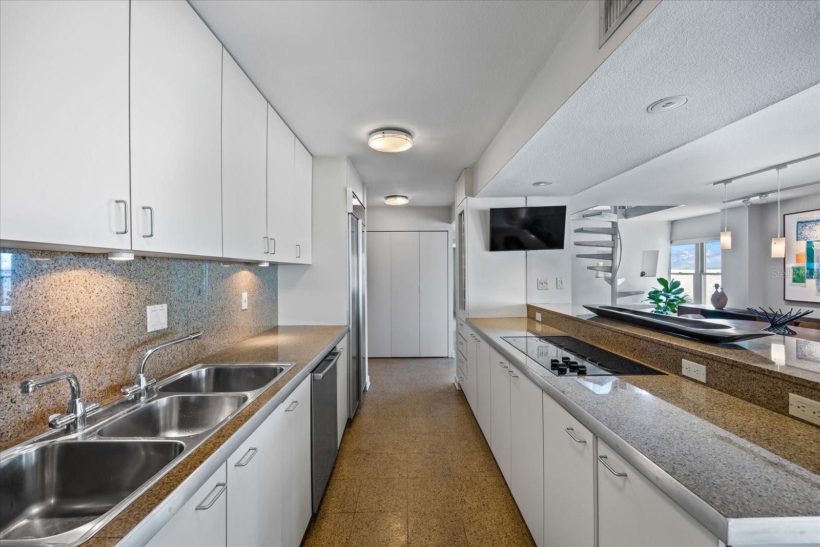 2401 BAYSHORE BLVD #410 & 510, TAMPA, FL, 33629