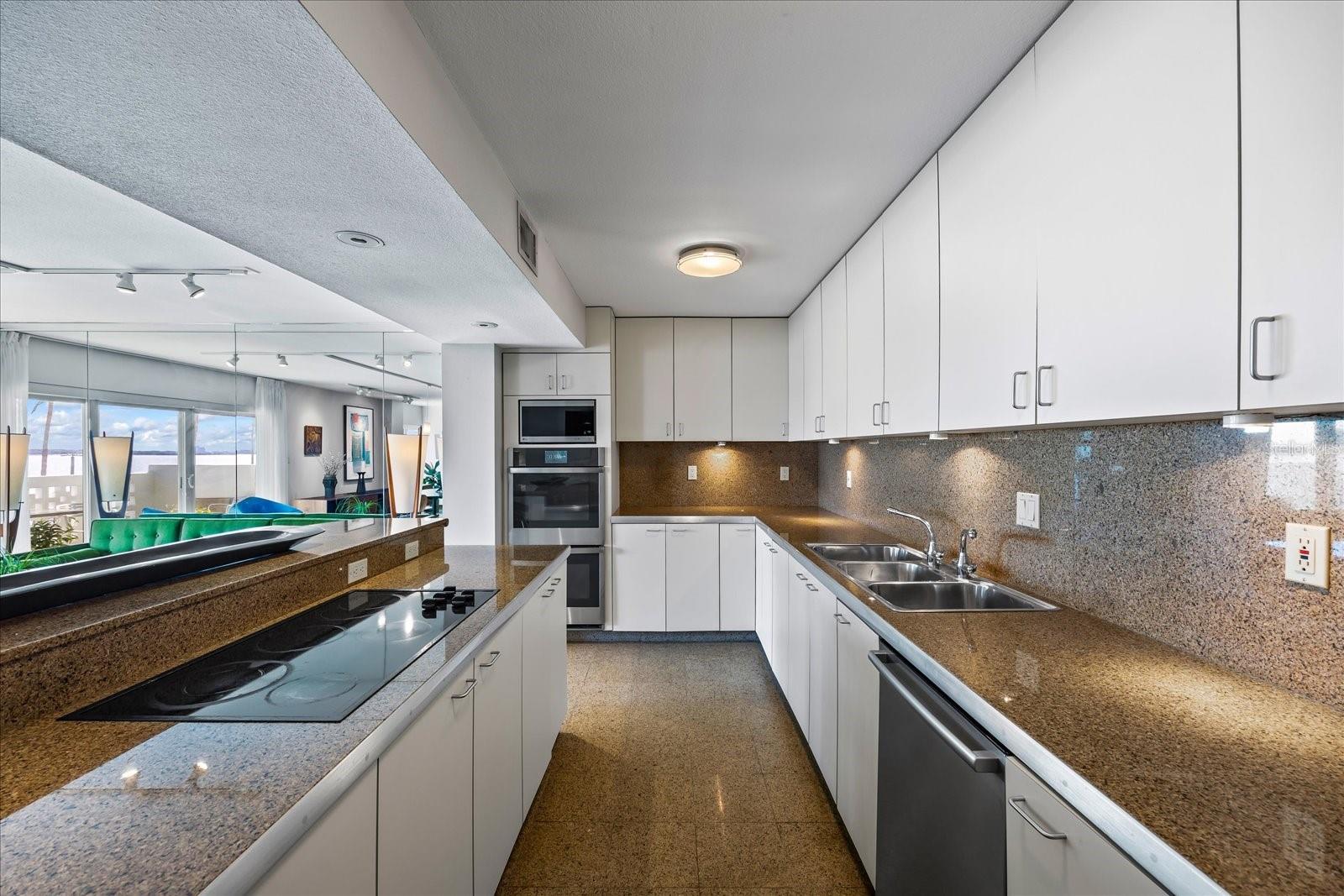 2401 BAYSHORE BLVD #410 & 510, TAMPA, FL, 33629