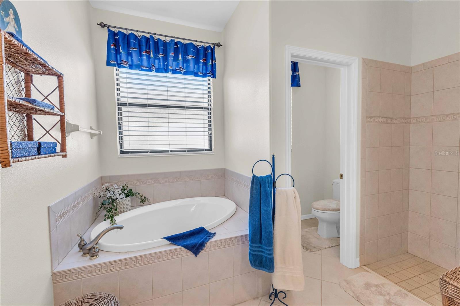 8231 STIRLING FALLS CIR, SARASOTA, FL, 34243