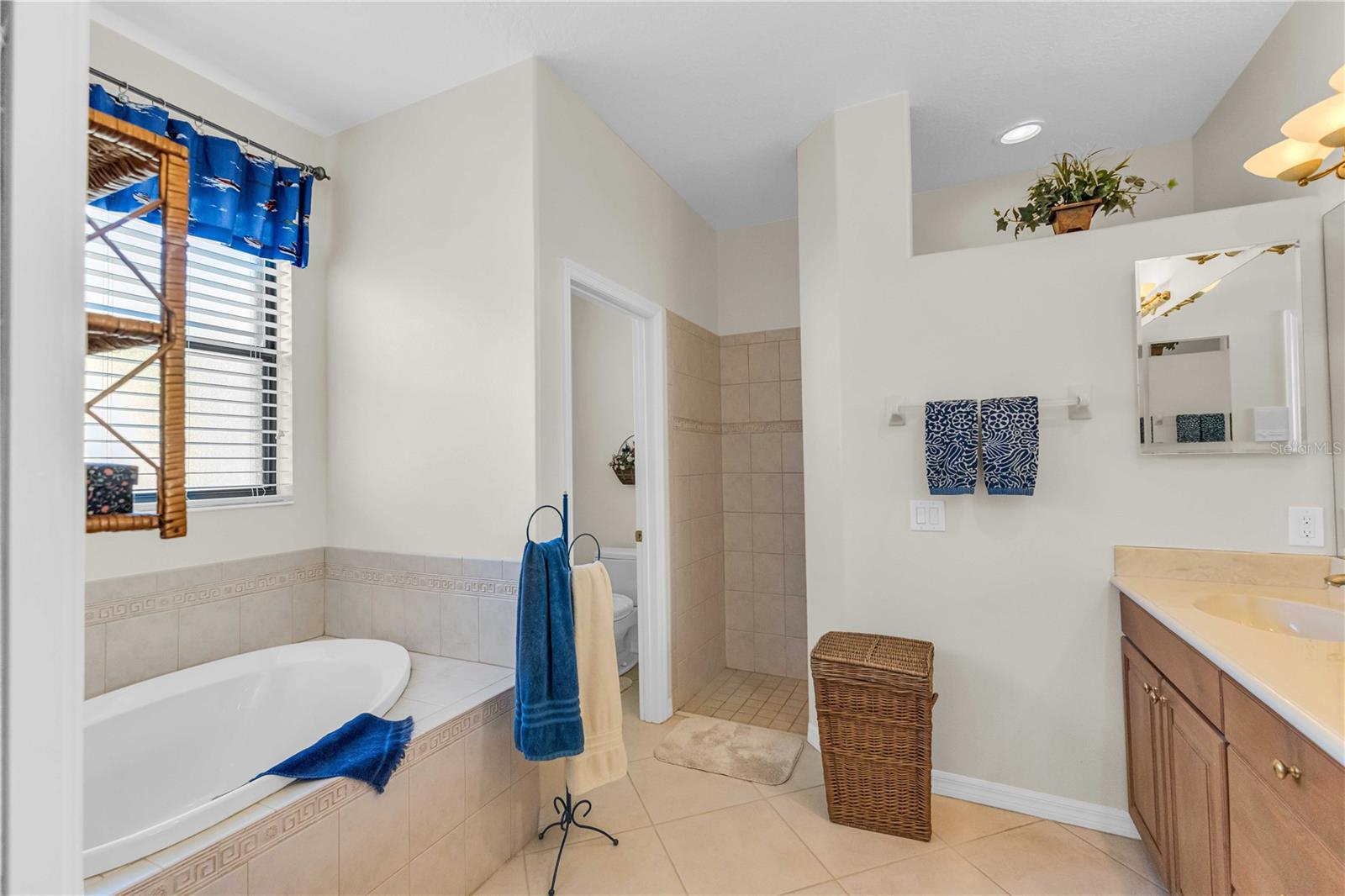 8231 STIRLING FALLS CIR, SARASOTA, FL, 34243