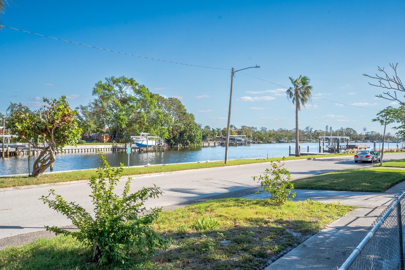 3911 SUNRISE DR S, ST PETERSBURG, FL, 33705