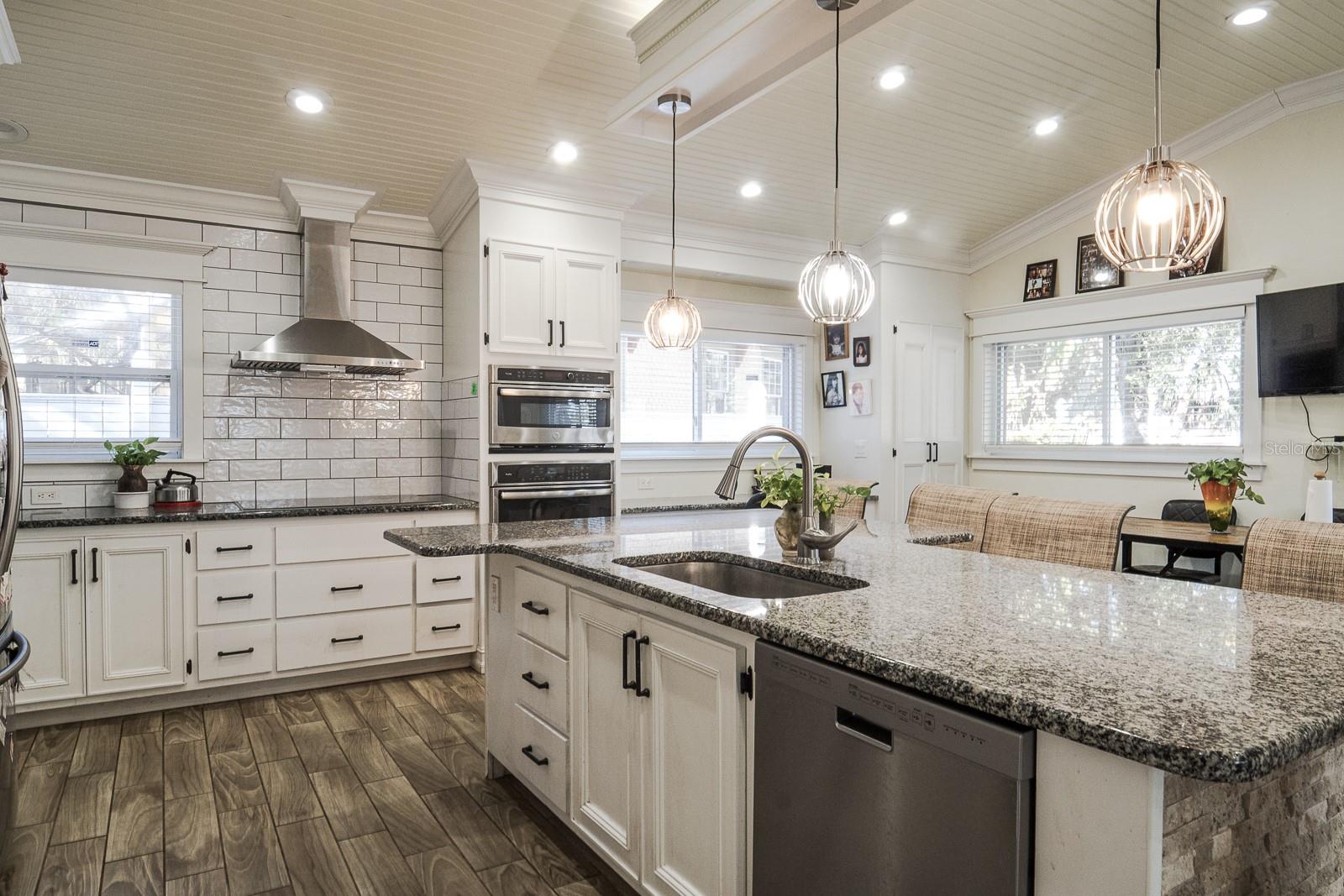 3911 SUNRISE DR S, ST PETERSBURG, FL, 33705
