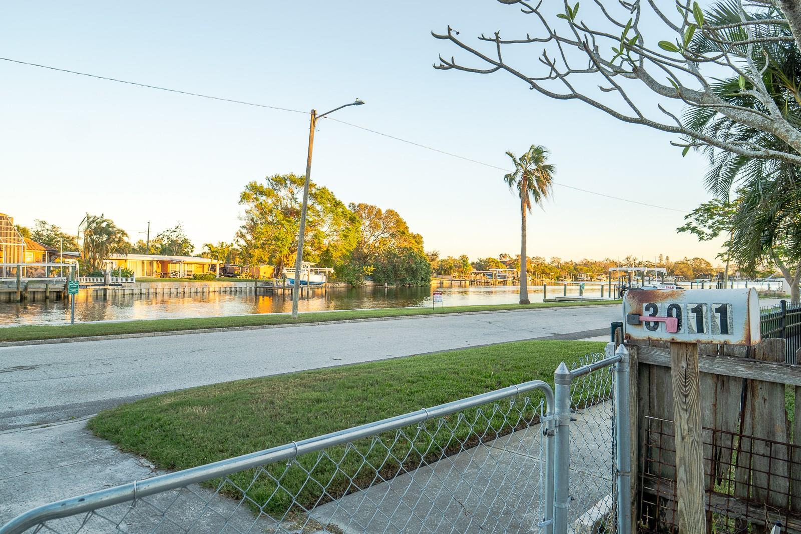 3911 SUNRISE DR S, ST PETERSBURG, FL, 33705