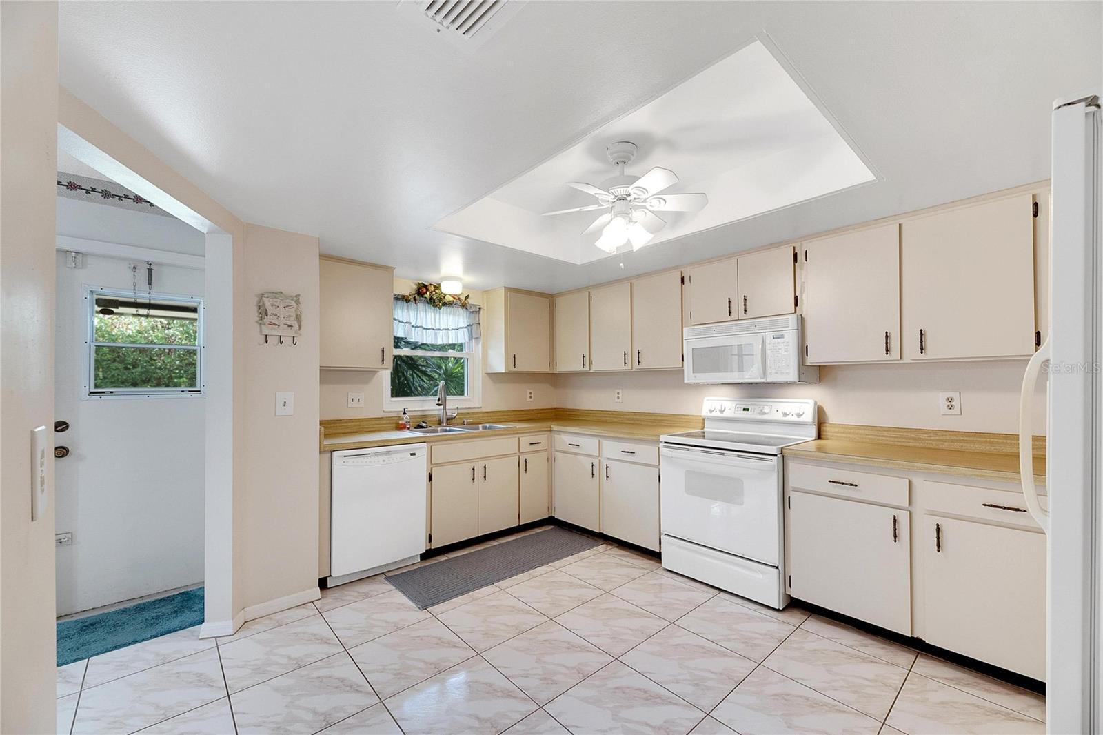 2107 HARTLEBURY WAY, SUN CITY CENTER, FL, 33573