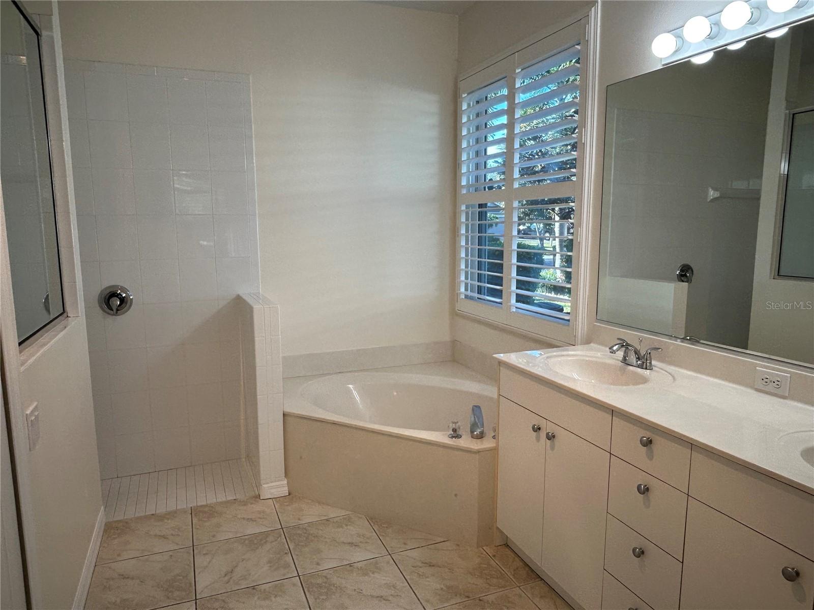 8223 46TH CT E, SARASOTA, FL, 34243