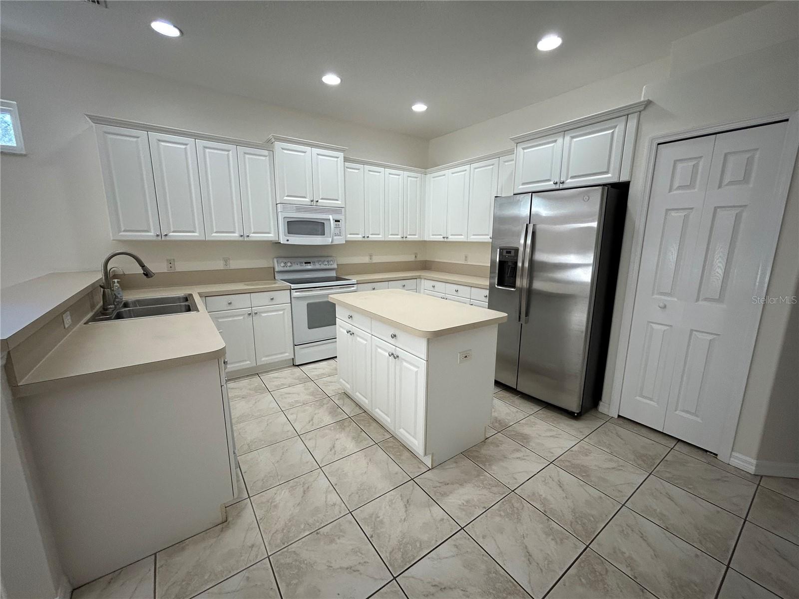 8223 46TH CT E, SARASOTA, FL, 34243