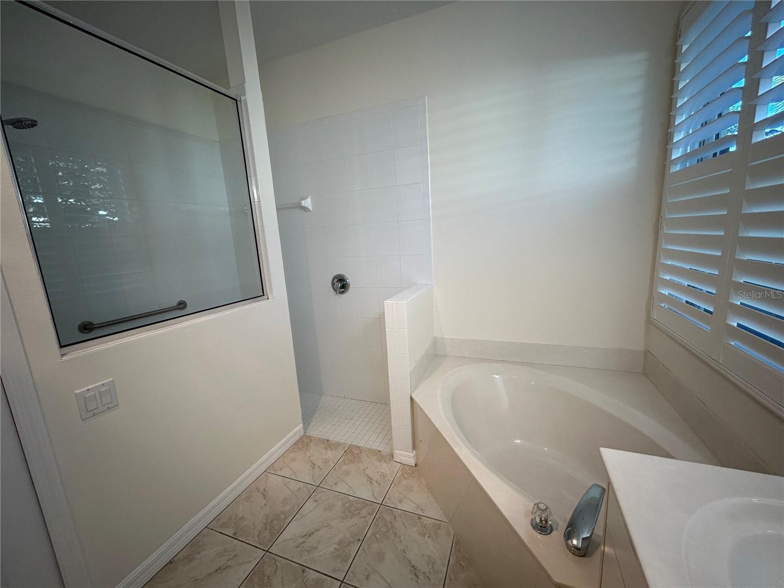 8223 46TH CT E, SARASOTA, FL, 34243