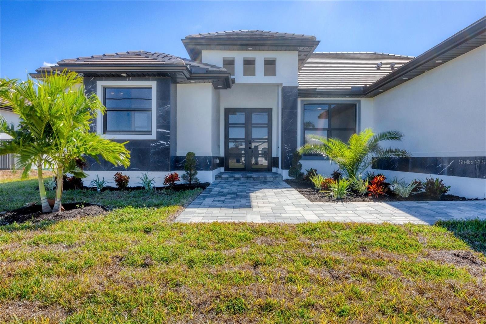 1097 ROTONDA CIR, ROTONDA WEST, FL, 33947